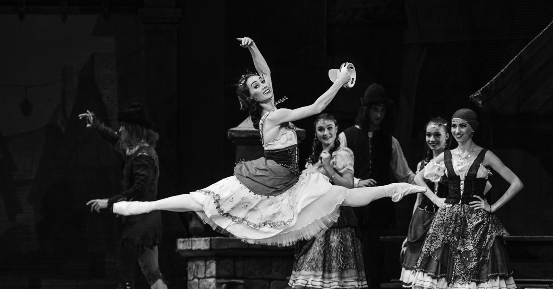 Image of group performance of La Esmeralda