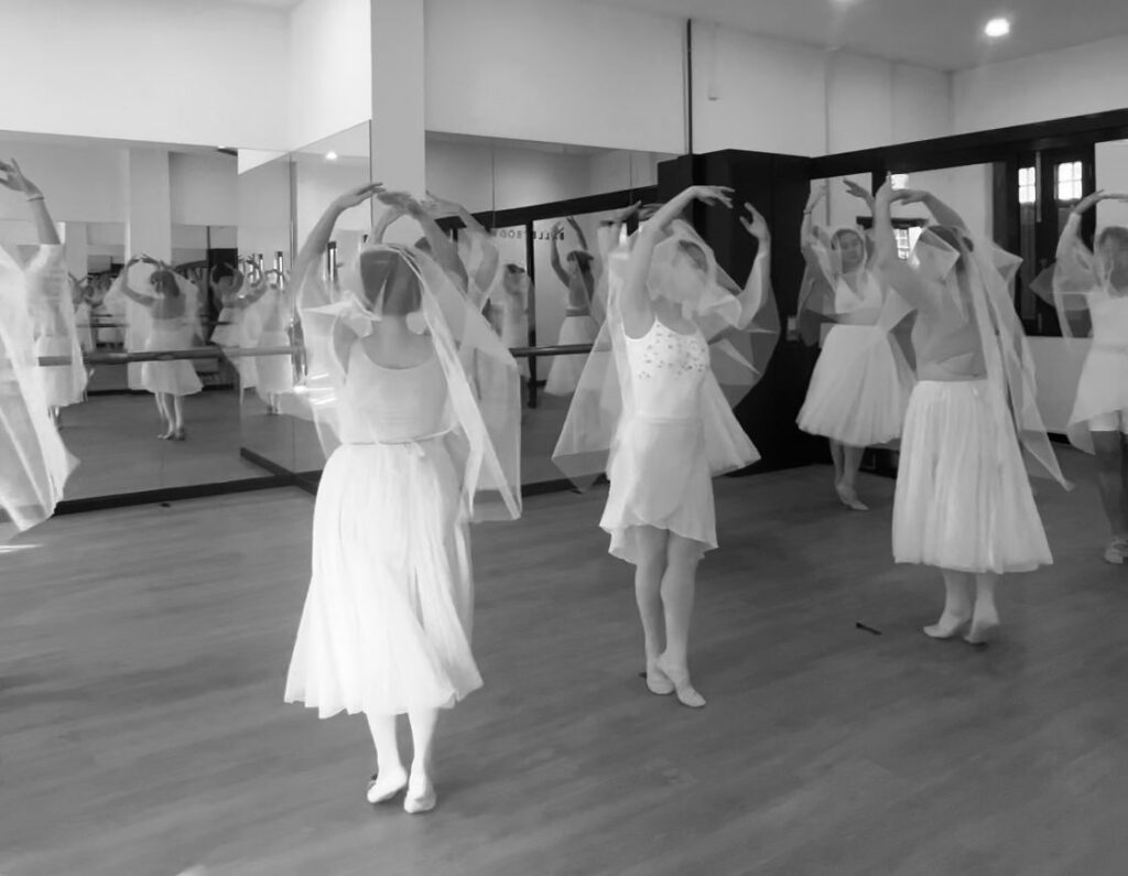 in-the-wings-giselle-dance-of-the-willis